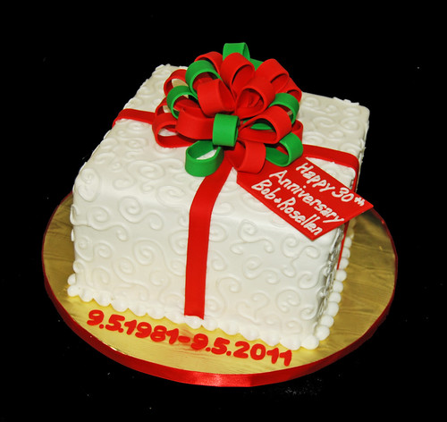 Christmas themed 30th anniversary package cake