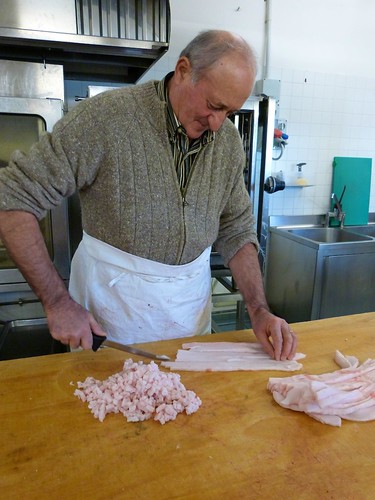 Dicing fat for salame