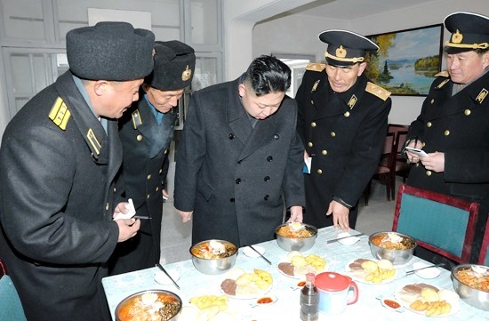 Товарищ Ким Чен Ын руководит учением военных моряков