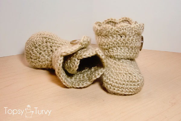 crochet-baby-wrap-button-boot-shell