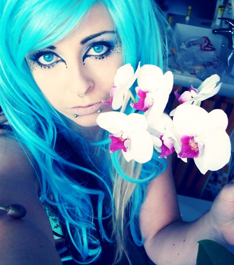 blue turquoise blonde black emo scene alternative curly wavy hair style site
