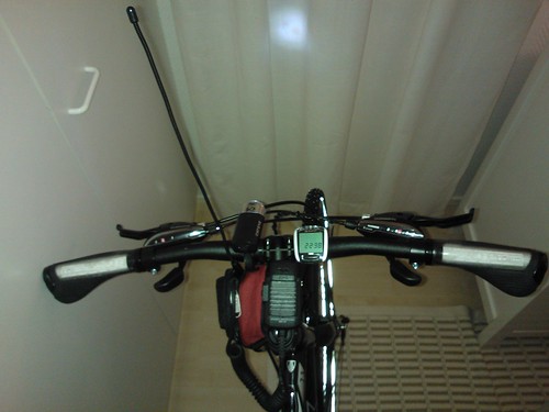 Yaesu VX-8 VHF/UHF/APRS bike setup 1