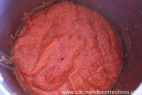Pimientos del piquillo rellenos de sepia con salsa americana (11)