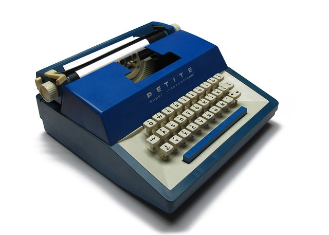 Petite toy typewriter