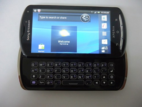 Sony Ericsson Xperia Pro (2)