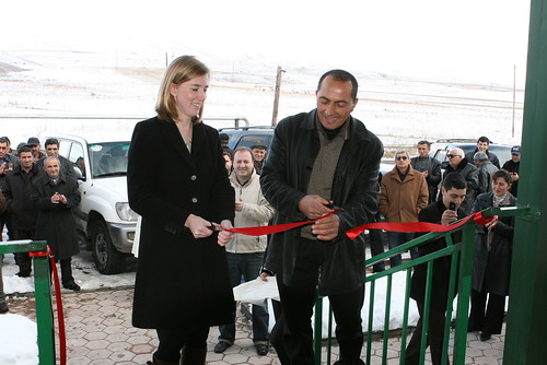 Suren Vardanyan, veterinarian and FVSC manager cuts the ribbon marking the opening of the center alongside Elizabeth Leonardi. Photo credit: Center for Agribusiness and Rural Development (CARD), Levon Movsisyan.