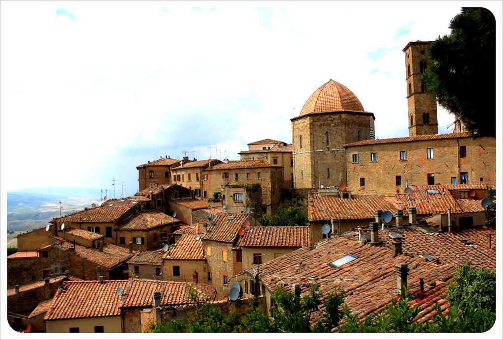 roofs of volterra