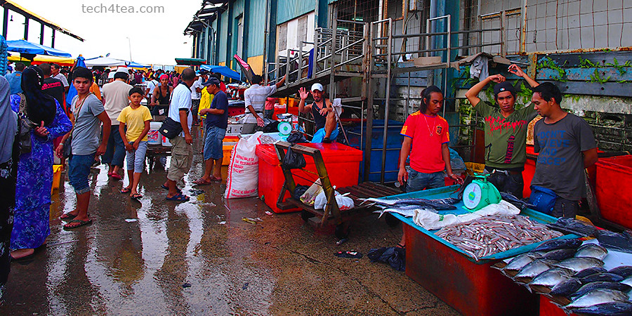 Fish market in KK kicks off at the crack of dawn. Taken with Pop Art effect on a Olympus PEN E-P3 with 12mm lens which captured a wide FOV at the crowded local market.