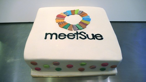 MeetSue Logo Cake by CAKE Amsterdam - Cakes by ZOBOT
