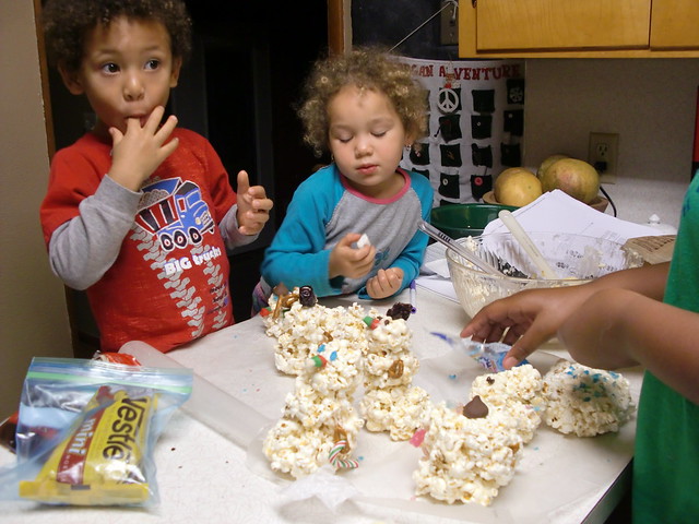 Making Tasty Popcorn Snowmen