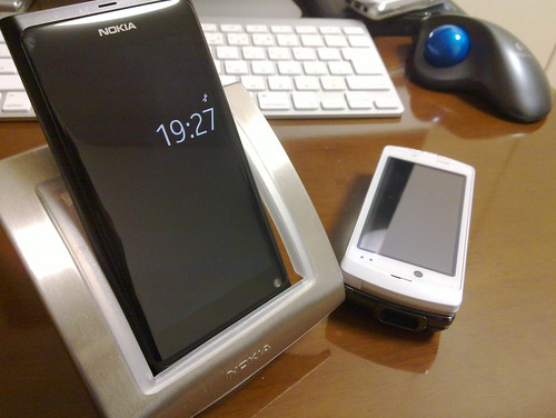 NOKIA N9 and F-04B