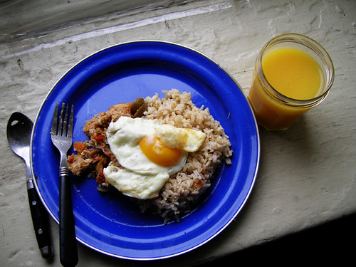 1/21/2012 slow chicken with lemon and olives, brown rice, fried egg & OJ