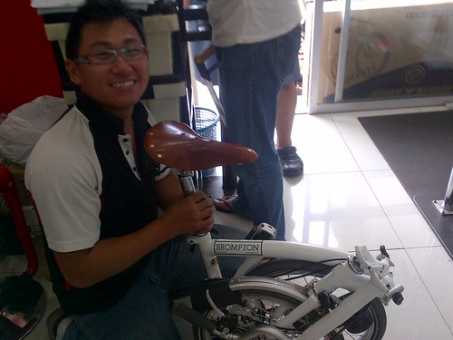 20120121-Bern fixed my new saddle by Adibi