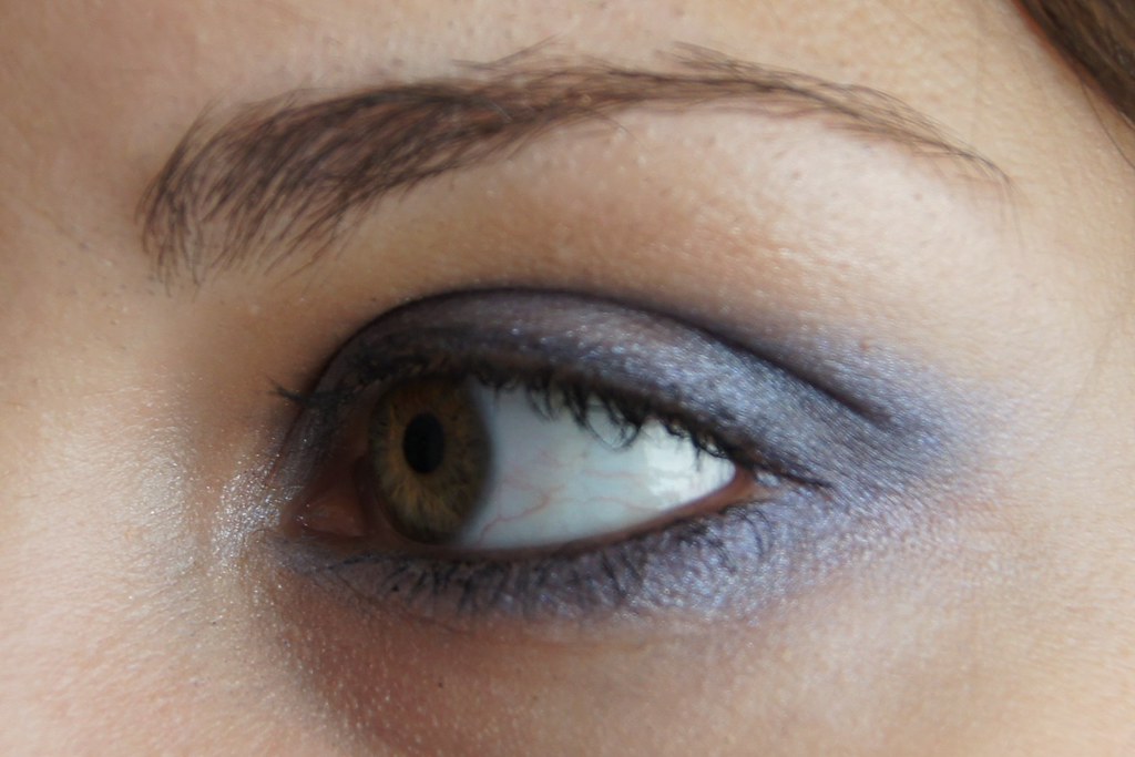 Makeup example with MAC pigment "Blue Storm"                     