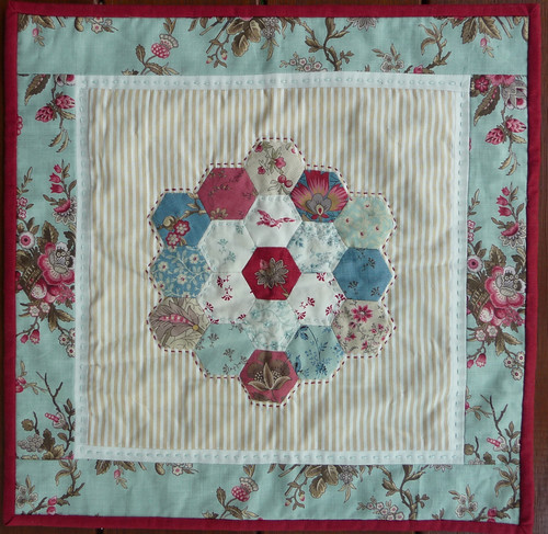 Hexagon mini quilt finished