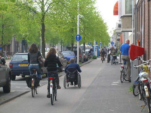 Односторонняя велодорожка в Утрехте