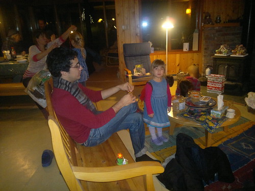 Cassie joue au playmobil avec Osvaldo by ngoldapple