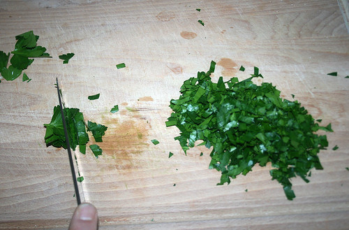 25 - Petersilie schneiden / Cut parsley
