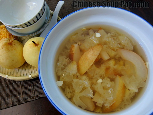 [photo-double steamed asian ya li pear almond dessert soup with snow fungus]