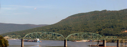 Marion Memorial Bridge seen from Interstate 24