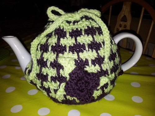 Tea cosy for Aoife in violet and green