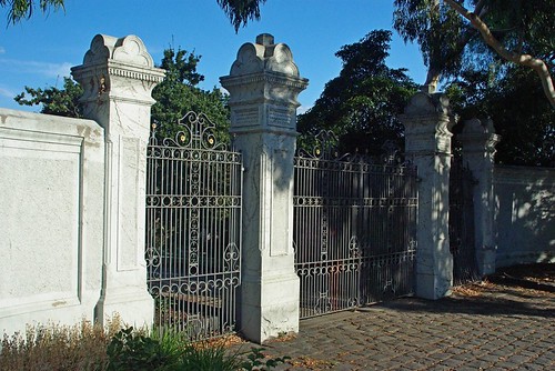 Clarke Street Gates 52/5/1 by Collingwood Historical Society