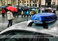 Concentración de policías y sindicatos del Ayuntamiento de Bilbao en apoyo a los policías municipales agredidos en el barrio de Rekalde. 