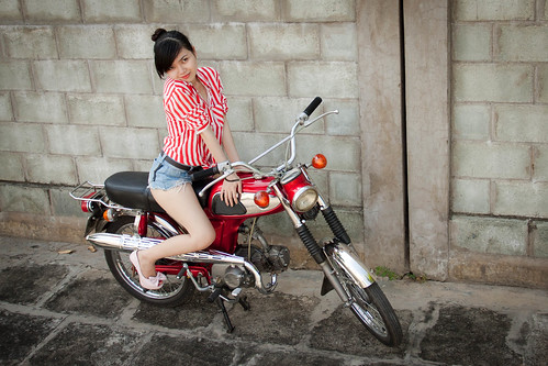 無料写真素材|人物|女性アジア|オートバイ・バイク|乗り物・交通人物|シャツ|ベトナム人