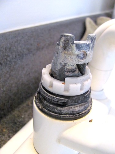 Fixing a Kitchen Sink Faucet