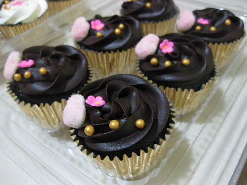 Simple Swirl Cupcake + heart Candy #2 - Nana