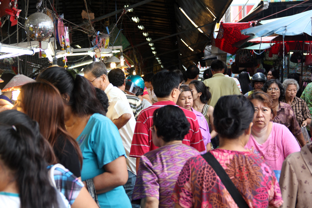 Busy Samrong Market