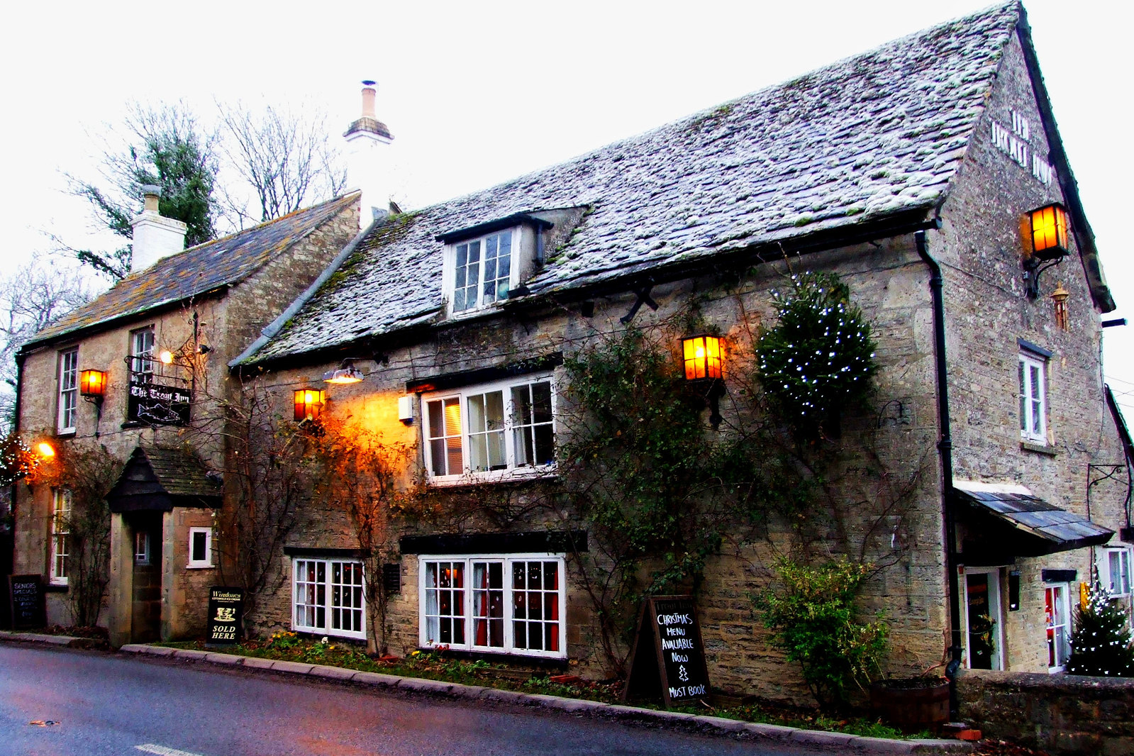 The Trout Inn on the River Thames at Lechlade, Cotswolds, England