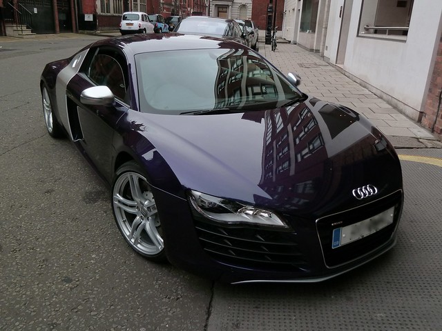 Audi R8 velvet purple