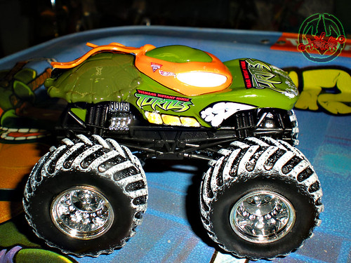 " Hot Wheels " Monster Jam ' Teenage Mutant Ninja Turtles ' 1:64 Monster Truck - Michelangelo {  HOLIDAY EDITION } ..card backer vii (( 2011 ))