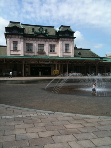 駅前の噴水広場