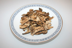 03 - Ingredient dried yellow boletus / Zutat Steinpilze getrocknet