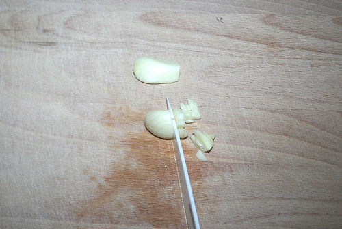 14 - Knoblauch zerkleinern / Cut garlic