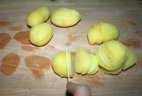 19 - Kartoffeln in Scheiben schneiden