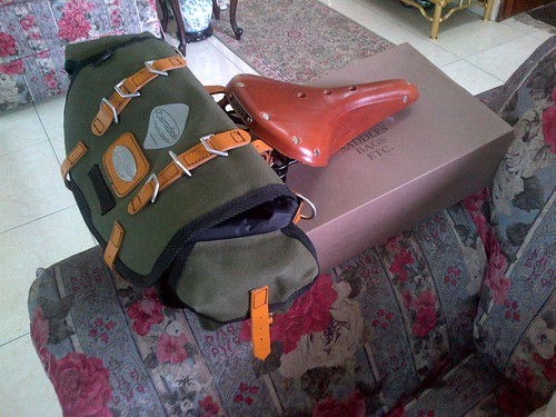 20120120-Carradice bag and Brooks saddle by Adibi