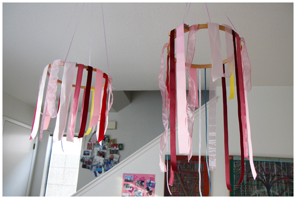Making a ribbon chandelier with an embroidery hoop