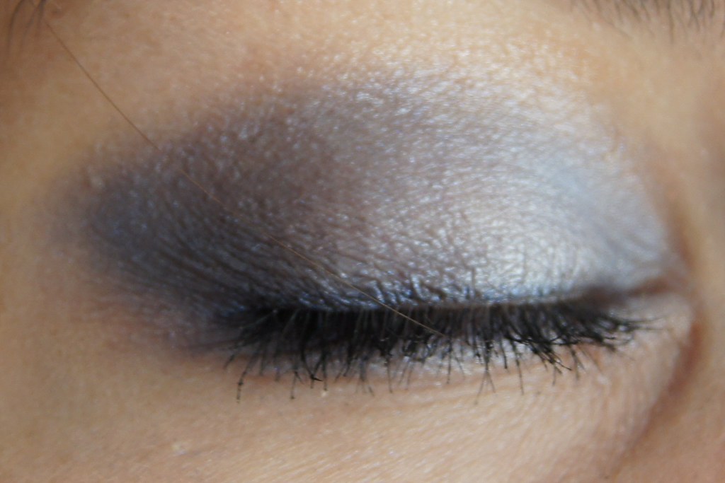Makeup example with MAC pigment "Blue Storm"           