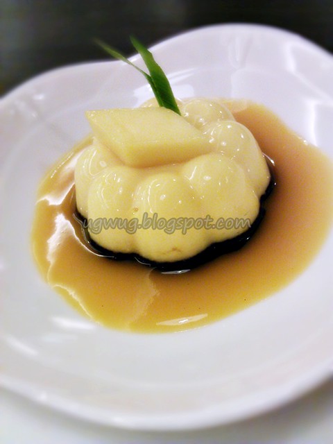 Chilled Layered Herbal Jelly with Mango Pudding