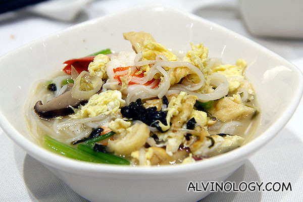 Clams are a must-have ingredient for many Heng Hwa dishes like this traditional Heng Hwa Noodle 