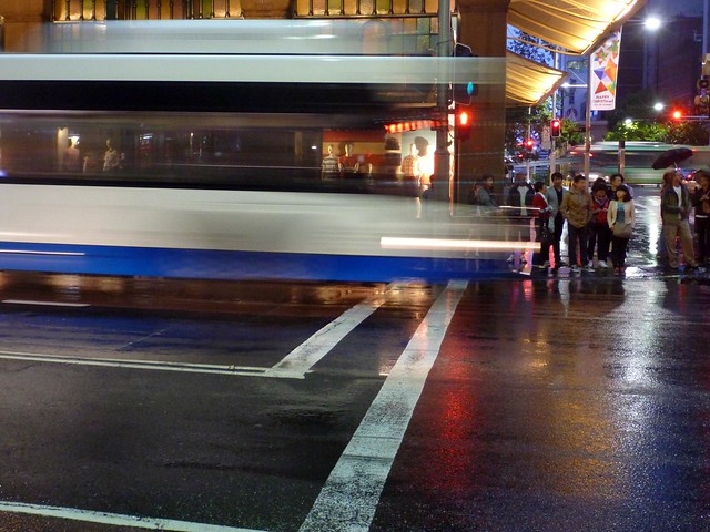 Futuristic Speedy Sydney Hover Bus