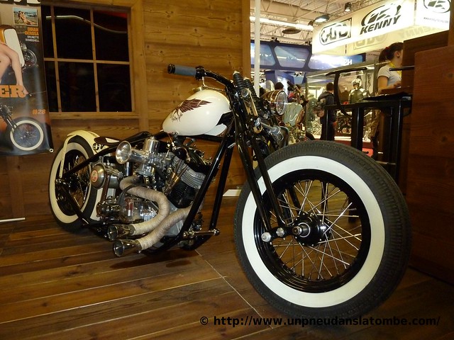Un bobber Harley-Davidson sorti de chez Kris Kustom Cycles.