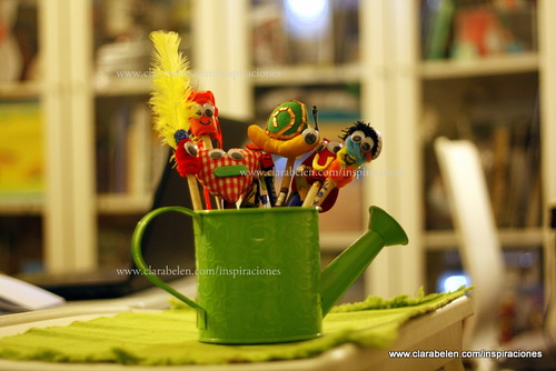 Manualidades para niños: decorar lápices con globos