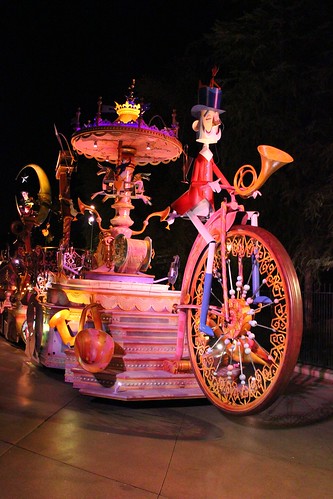 Mary Poppins float - Mickey's Soundsational Parade