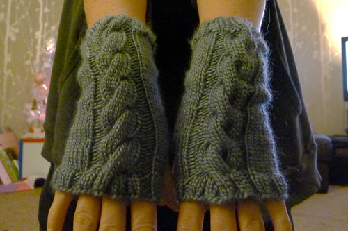 Cwtchy Cable Armwarmers