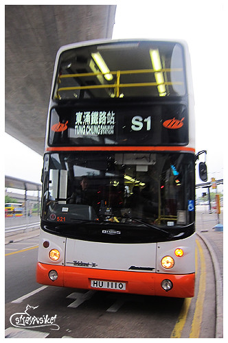 s1 bus arrives
