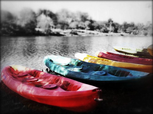 189/365- Colorful Canoes by elineart